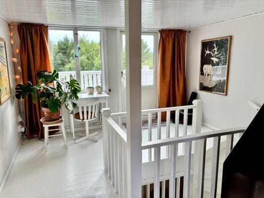 Mysigt hus i kyrkby nära Vänern - Bild 89