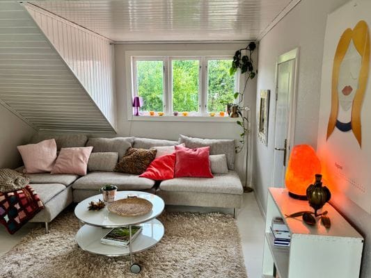 Mysigt hus i kyrkby nära Vänern - Bild 87