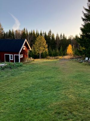 Hyr denna stuga i Mariannelund på 70 m². 5-6 sängplatser. 8 000 - 11 000 kr per vecka. Se bilder och tillgänglighet här.