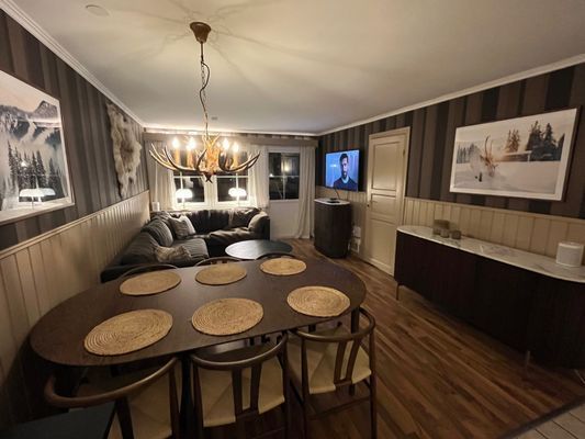 Hyr denna stuga i Åre på 53 m². 6 sängplatser. 8 750 - 22 500 kr per vecka. Se bilder och tillgänglighet här.