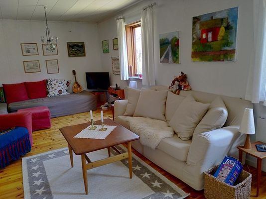 Bild 3 på Hemtrevligt hus mitt i skogen nära egen sjö