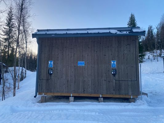 Vallabod med möjlighet till elbilsladdning mot avgift, Ladda ner appen Chargenode