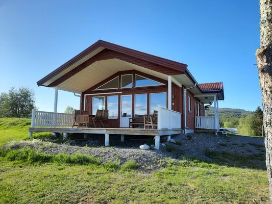 Hyr denna stuga i Vemdalen på 61 m². 3-4 sängplatser. 6 000 - 8 000 kr per vecka. Se bilder och tillgänglighet här.