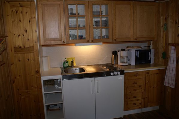 Mysiga stugor vid sjö, egen badplats och båt - Bild 6