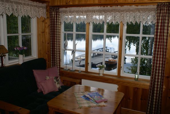 Bild 3 på Mysiga stugor vid sjö, egen badplats och båt