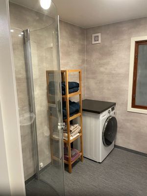 Nyrenoverad stuga i naturskönt läge. - Bild 10