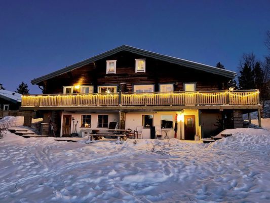 Nyrenoverat hus, 4lgh med västervy vid spåret