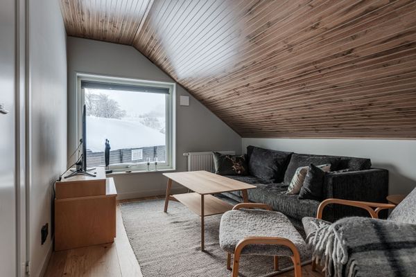 Alrrum med TV på övervåningen