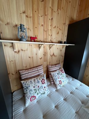 Nybyggd fjällstuga precis vid längdspår. - Bild 15