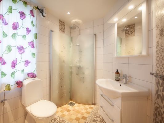 Bo mitt i naturen nära Kolmårdens djurpark. - Bild 16