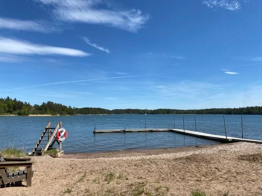 Stuga med ostört läge 250 m från havet - Bild 18