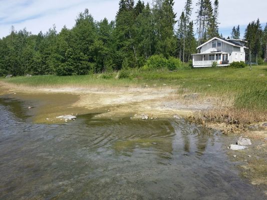 Hyr denna stuga i Njurunda på 80 m². 5 sängplatser. Från 5 500 kr per vecka. Se bilder och tillgänglighet här.