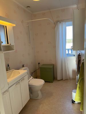 Stort badrum på nedre plan.