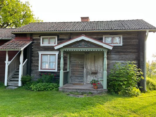 Modernt boende i timmerstuga från 1800-talet