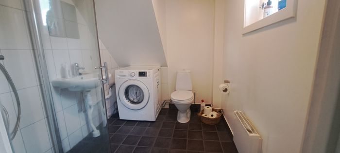Stort hus med sjöutsikt och  skogen inpå knuten , - Bild 6
