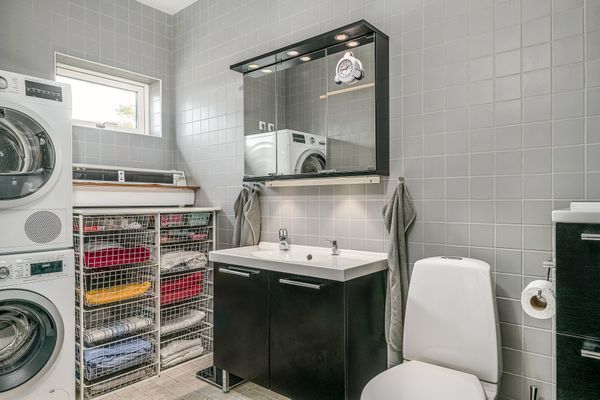 Villa med pool och havsutsikt. Gotland N Fårösund - Bild 9