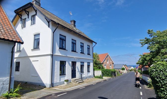 Gathus med havsutsikt centralt i Kivik
