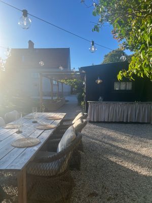 Hyr denna stuga i Visby på 100 m². 4-5 sängplatser. Från 18 000 kr per vecka. Se bilder och tillgänglighet här.