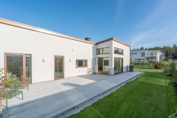 Strandnära modern villa