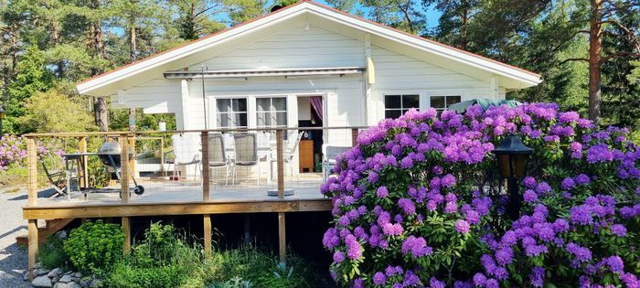 Charmig sommarstuga med härligt barnvänlig tomt - Bild 19