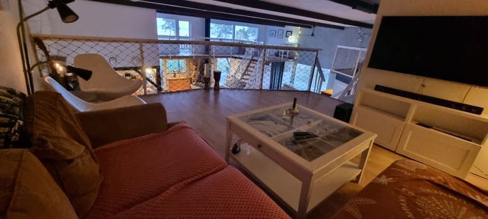 Hyr denna stuga i  på 200 m². 12 sängplatser. 18 000 - 22 000 kr per vecka. Se bilder och tillgänglighet här.