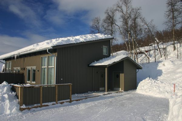 Hyr denna stuga i Hemavan på 90 m². 9 sängplatser. Pris ej tillgängligt. Se bilder och tillgänglighet här.