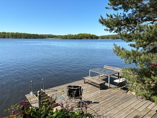 Sjöstuga med vedeldad bastu i naturreservat