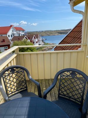 Hyr denna stuga i Gullholmen på 70 m². 4-5 sängplatser. 6 500 - 8 500 kr per vecka. Se bilder och tillgänglighet här.