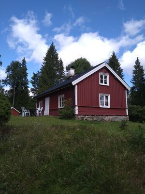 Hyr denna stuga i Roasjö på 60 m². 5 sängplatser. 4 000 - 4 700 kr per vecka. Se bilder och tillgänglighet här.