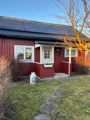 Hyr denna stuga i  på 47 m². 5 sängplatser. Pris ej tillgängligt. Se bilder och tillgänglighet här.