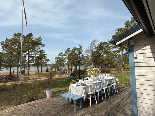 Hyr denna stuga i Gotland på 90 m². 9 sängplatser. 7 000 - 14 000 kr per vecka. Se bilder och tillgänglighet här.