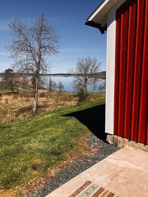 En mysig stuga med härlig utsikt över sjön Ylen - Bild 16