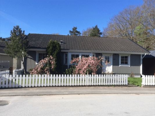 Hyr denna stuga i Visby på 127 m². 6-8 sängplatser. 8 000 - 12 999 kr per vecka. Se bilder och tillgänglighet här.