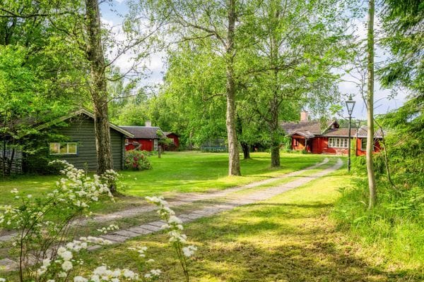 Hyr denna stuga i Värmdö på 220 m². 16 sängplatser. Från 32 000 kr per vecka. Se bilder och tillgänglighet här.