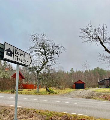 Hyr denna stuga i Laxå på 180 m². 18-21 sängplatser. 4 300 - 33 000 kr per vecka. Se bilder och tillgänglighet här.