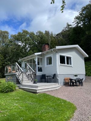 LYSEKIL mysig insynskyddad stuga m. båt