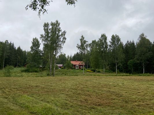 Hyr denna stuga i Charlottenberg på 120 m². 6-8 sängplatser. 5 000 - 10 000 kr per vecka. Se bilder och tillgänglighet här.