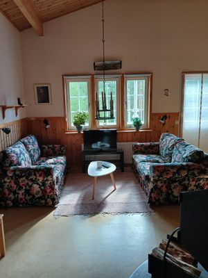 Hyr denna stuga i Gesunda på 63 m². 6 sängplatser. 7 000 - 9 500 kr per vecka. Se bilder och tillgänglighet här.
