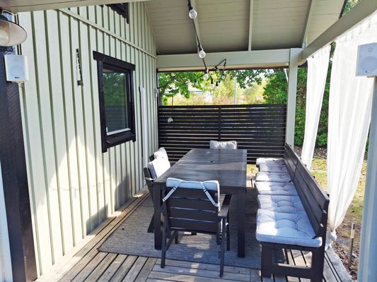 Hyr denna stuga i Blekinge på 100 m². 8 sängplatser. Från 12 629 kr per vecka. Se bilder och tillgänglighet här.