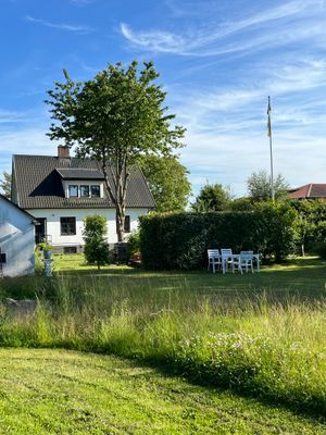 Byhus med stor trädgård nära Sankt Olof