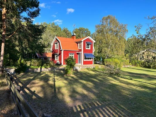 Mysig röd/vit stuga i småland - Bild 6