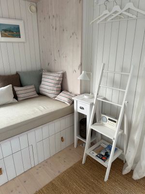 2 Mysiga Småstugor med Havsutsikt och Stor Tomt - Bild 7