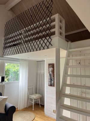 Hyr denna stuga i  på 30 m². 2-3 sängplatser. Från 5 000 kr per vecka. Se bilder och tillgänglighet här.