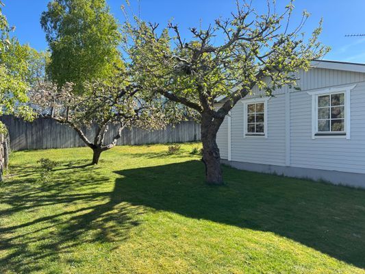 Hyr denna stuga i Borgholm på 65 m². 5 sängplatser. 6 800 - 11 500 kr per vecka. Se bilder och tillgänglighet här.