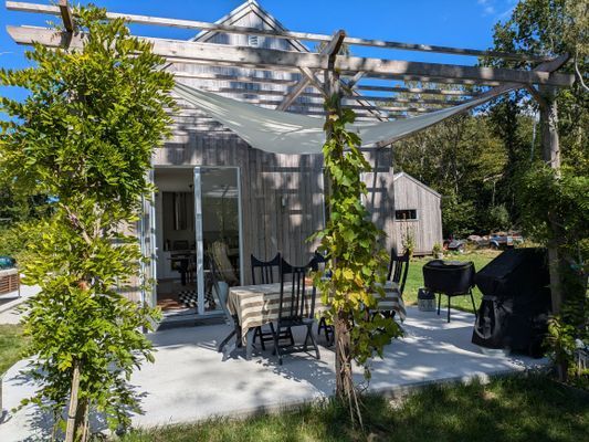 Bild 4 på Exklusivt på södra Gotland – Två hus med pool