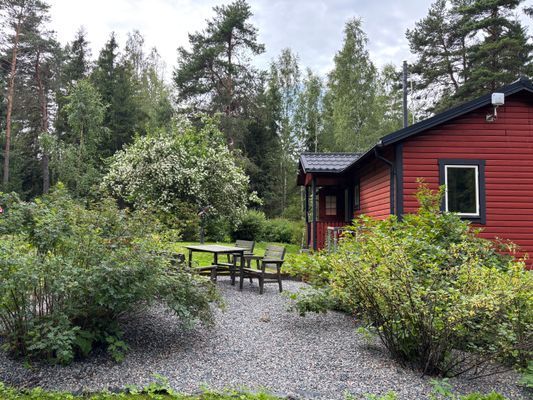 Nyrenoverad stuga nära badplats - Bild 17