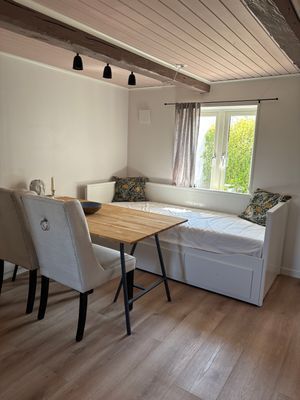 Hyr denna stuga i Löddeköpinge på 55 m². 3-4 sängplatser. 6 000 - 9 000 kr per vecka. Se bilder och tillgänglighet här.