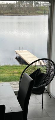 Modern villa med sjötomt och brygga - Bild 17