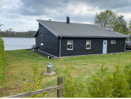 Bild 3 på Modern villa med sjötomt och brygga