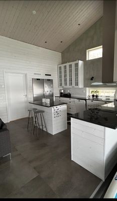 Modern villa med sjötomt och brygga - Bild 10